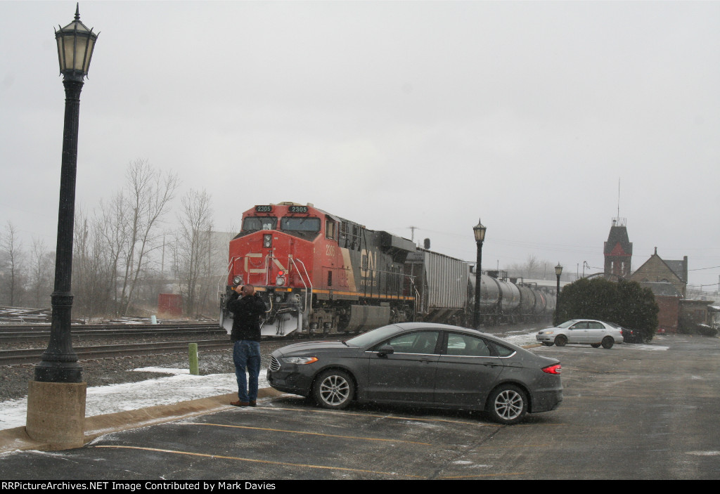 CN 2305